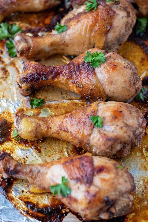 baked chicken drumsticks on foil pan