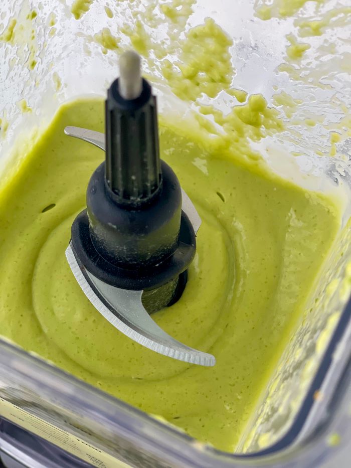 avocado smoothie in blender